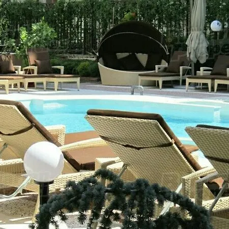 Studio In Dawn Park Deluxe סאני ביץ'
