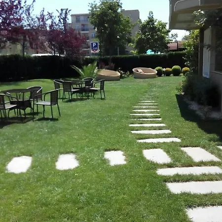 Studio In Dawn Park Deluxe * סאני ביץ'