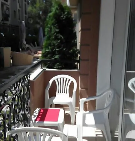 Studio In Dawn Park Deluxe * סאני ביץ'