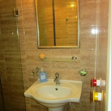 Studio In Dawn Park Deluxe דירה